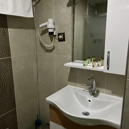 Metro Hotel 3*