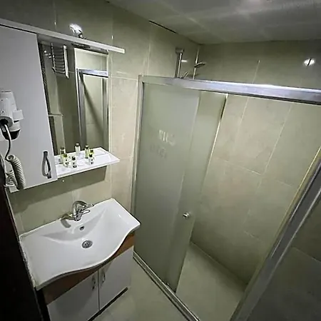 Metro Hotel 3*